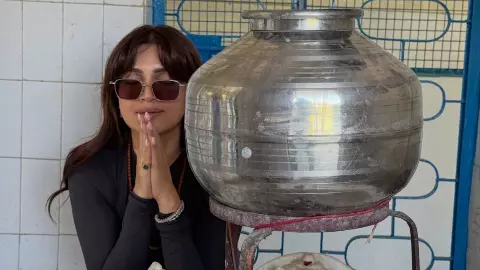 पूजा से पहले चश्मा तो उतार लेतीं... Bhumi Pednekar की तस्वीरों पर यूजर्स ने उठाए सवाल