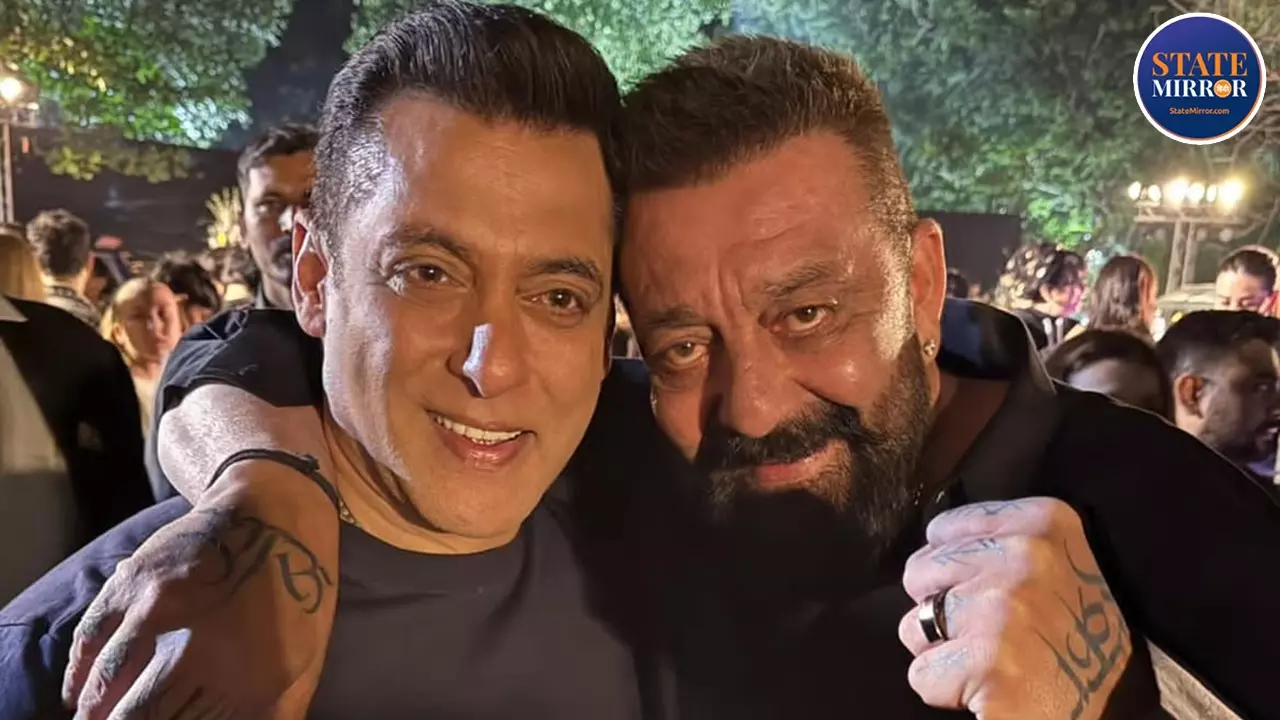 आधी रात Sanjay Dutt को लेकर क्यों इतने भावुक हुए सलमान खान, गले लगी फोटोज कीं पोस्ट, 42 शब्दों में 9 बार लिखा BABA, इतनी पुरानी है दोनों की दोस्ती