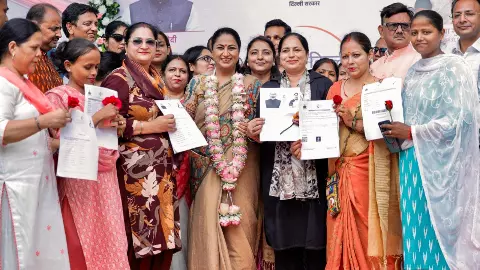 FAQ: दिल्ली की लक्ष्मी योजना के लिए कौन है पात्र, चाहिए कौन-कौन से डॉक्यूमेंट, क्यों रजिस्ट्रेशन में महिलाओं को हो रही दिक्कत FAQ: दिल्ली की लक्ष्मी योजना के लिए कौन है पात्र, चाहिए कौन-कौन से डॉक्यूमेंट, क्यों रजिस्ट्रेशन में महिलाओं को हो रही दिक्कत