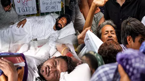 आधी रात मेडिकल टीम, देवेंद्र नाथ महतो को हटाने की कोशिश का आरोप....क्या JPSC-JSSC आंदोलन में दोहराई जाएगी सोनम वांगचुक वाली कहानी? आधी रात मेडिकल टीम, देवेंद्र नाथ महतो को हटाने की कोशिश का आरोप....क्या JPSC-JSSC आंदोलन में दोहराई जाएगी सोनम वांगचुक वाली कहानी?