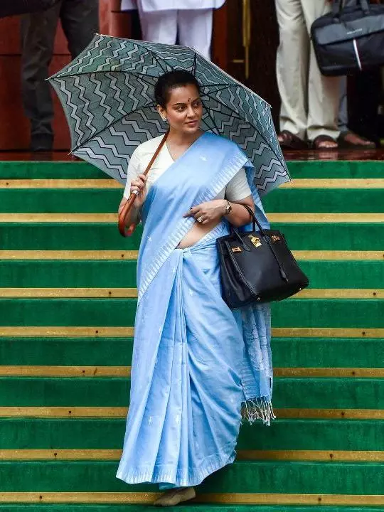 35 लाख का Birkin बैग- 21 लाख की घड़ी, संसद से कंगना का महंगा स्टाइल