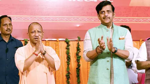 ravi kishan and cm yogi