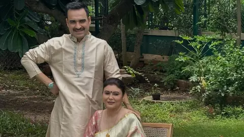 तुम किसे टाइप किए जा रही हो, मुझे सुन ही नहीं रही हो... कैमरे के सामने पत्नी को पंकज त्रिपाठी ने ऐसे छेड़ा