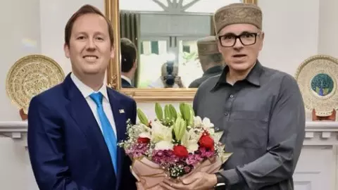 जम्मू-कश्मीर भारत का अहम हिस्सा... क्या कहता है अमेरिकी राजदूत का कश्मीर दौरा, क्या देर-सवेर ट्रंप को समझ आ गई भारत की अहमियत? जम्मू-कश्मीर भारत का अहम हिस्सा... क्या कहता है अमेरिकी राजदूत का कश्मीर दौरा, क्या देर-सवेर ट्रंप को समझ आ गई भारत की अहमियत?