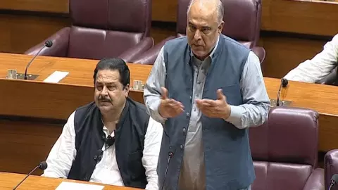 भारतीयों को दे दिया कमरा... पाकिस्तान के सांसद ने बताई UAE में हुई कैसी बेइज्जती, होटल में नहीं मिली थी एंट्री भारतीयों को दे दिया कमरा... पाकिस्तान के सांसद ने बताई UAE में हुई कैसी बेइज्जती, होटल में नहीं मिली थी एंट्री