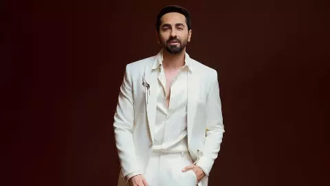 जालना में बच्ची की चिट्ठी पढ़कर भावुक हुए आयुष्मान खुराना, उठाई गांव की बेटियों की आवाज जालना में बच्ची की चिट्ठी पढ़कर भावुक हुए आयुष्मान खुराना, उठाई गांव की बेटियों की आवाज