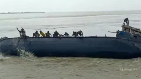 Bhagalpur Boat Accident: 22 मजदूरों से भरी नाव अचानक कैसे पटल गई, हादसे में बचे लोगों की सुनिए आपबीति, कई लापता, भयावह VIDEO