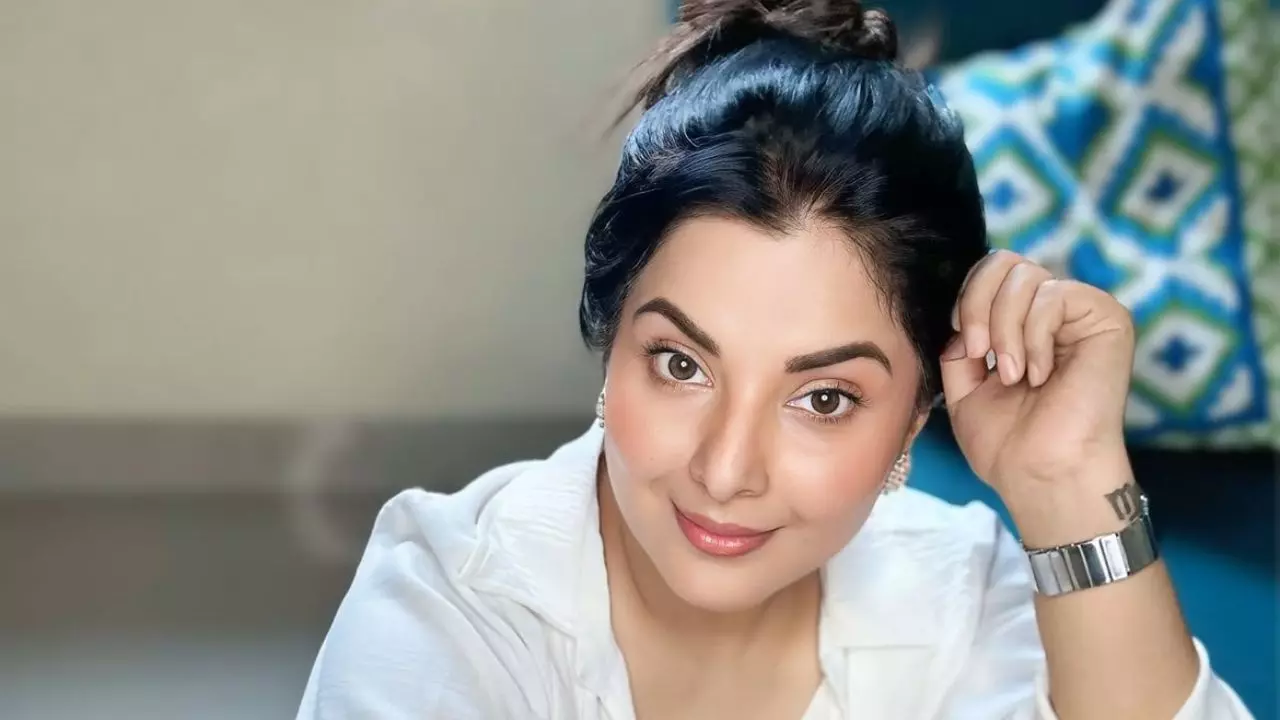 उनको हर लड़की नंगी दिखती है... किसको लेकर ऐसा बोलीं भोजपुरी एक्ट्रेस स्मृति सिन्हा, लोगों ने बता दिया स्टार का नाम