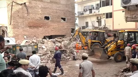 Delhi Building Collapse: बिल्डिंग गिरने के बाद कैसे थे हालात, ऐसी थी अपनों को खोजने की मशक्कत, चश्मदीदों ने क्या-क्या बताया? Delhi Building Collapse: बिल्डिंग गिरने के बाद कैसे थे हालात, ऐसी थी अपनों को खोजने की मशक्कत, चश्मदीदों ने क्या-क्या बताया?