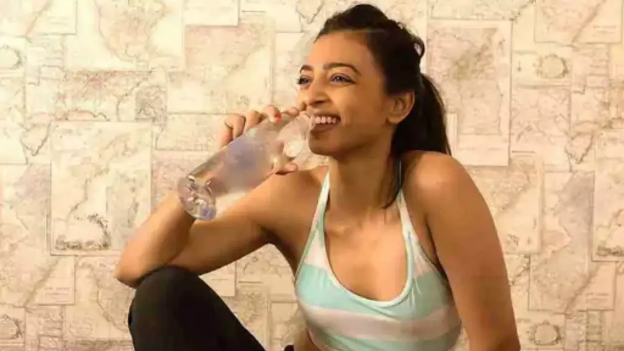 कॉफी से लेकर लड्डू तक... Radhika Apte 41 की उम्र में ऐसे रहती हैं फिट, इस चीज पर है सबसे ज्यादा फोकस