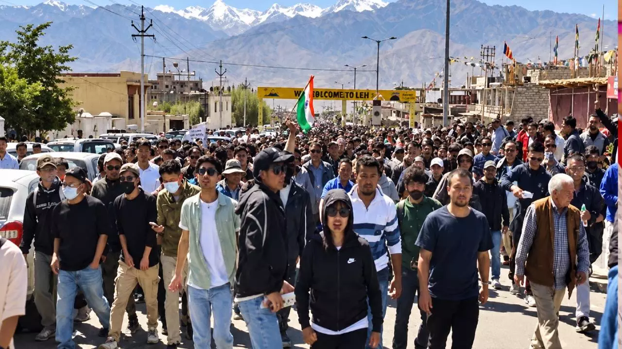 लद्दाख को लेकर केंद्र का बड़ा दांव! क्या है Article 371(K)? जमीन, रोजगार और संसाधनों पर मिलेगी ताकत, जानें क्या बदलेगा