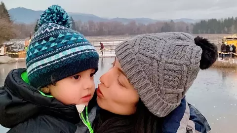 बेटे आर्थर के बर्थडे पर छलका Celina Jaitly का दर्द, बोलीं- काश तुम्हें गले लगा पाती, शमशेर की कब्र पर जरूर जाना बेटे आर्थर के बर्थडे पर छलका Celina Jaitly का दर्द, बोलीं- काश तुम्हें गले लगा पाती, शमशेर की कब्र पर जरूर जाना