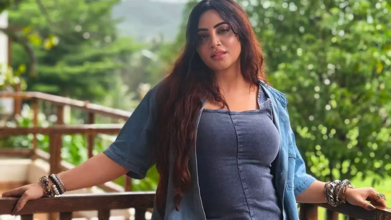 Salman Khan की हेल्थ को लेकर क्यों परेशान हैं Arshi Khan, Bigg Boss को लेकर कर दिया हैरान करने वाला दावा