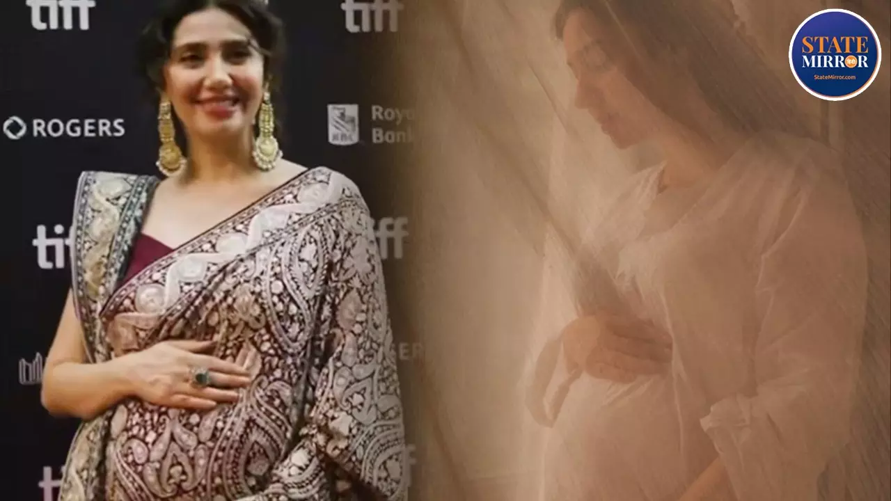 Shahrukh khan की ‘रईस’ एक्ट्रेस Mahira Khan दूसरी बार बनने वाली हैं मां, सफेद गाउन में फ्लॉन्ट किया बेबी बंप