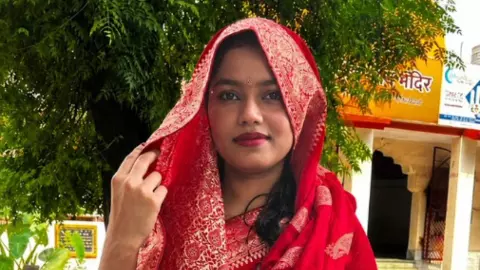 दहेज की मांग पूरी नहीं हुई तो छत से फेंका, गाजियाबाद 23 साल की महिला की हत्या! CCTV में क्या आया सामने? दहेज की मांग पूरी नहीं हुई तो छत से फेंका, गाजियाबाद 23 साल की महिला की हत्या! CCTV में क्या आया सामने?