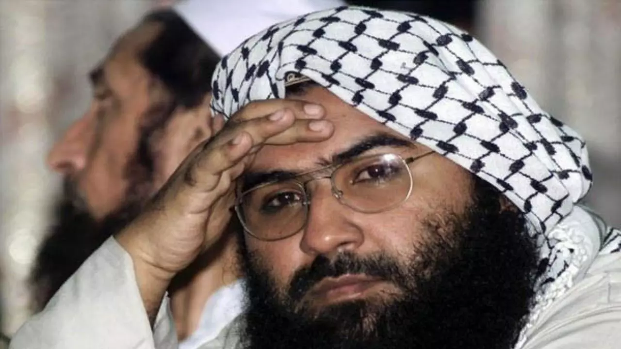 ऑपरेशन सिंदूर में जिस Masood Azhar के ठिकानों पर भारत ने बरसाए थे बम, उस पर अब लाखों का ईनाम क्यों रख रहा है PAK? ये है नापाक चाल