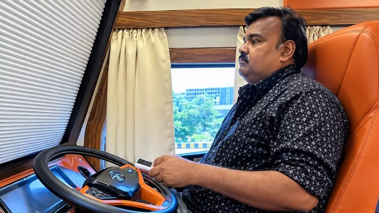 25 साल से चला रहे ट्रक, फिर खाने के वीडियो ने बदल दी राजेश रावानी की जिंदगी, अब बनाया Luxurious Truck