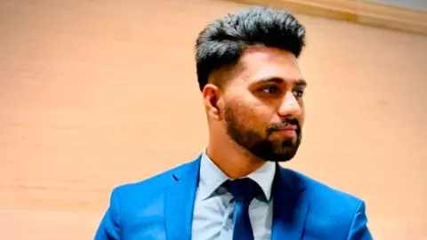 हैदराबाद के शख्स की अमेरिका में रहस्यमयी मौत, 17 दिन पहले हुई थी शादी, परिवार ने सरकार से मांगी मदद हैदराबाद के शख्स की अमेरिका में रहस्यमयी मौत, 17 दिन पहले हुई थी शादी, परिवार ने सरकार से मांगी मदद