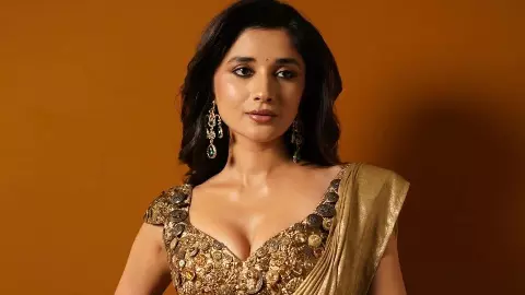 उसके होंठ ठीक से हिलते नहीं हैं... क्या Kanika Mann ने कराई है कॉस्मेटिक सर्जरी, BIGG BOSS में किसने क्या बोला ? उसके होंठ ठीक से हिलते नहीं हैं... क्या Kanika Mann ने कराई है कॉस्मेटिक सर्जरी, BIGG BOSS में किसने क्या बोला ?