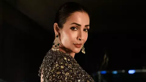 52 साल की उम्र में कैसे इतनी ग्लोइंग है Malaika Arora की स्किन, चेहरे पर लगाती हैं ये 4 चीजें, जानें इनके फायदे और कैसे करें यूज