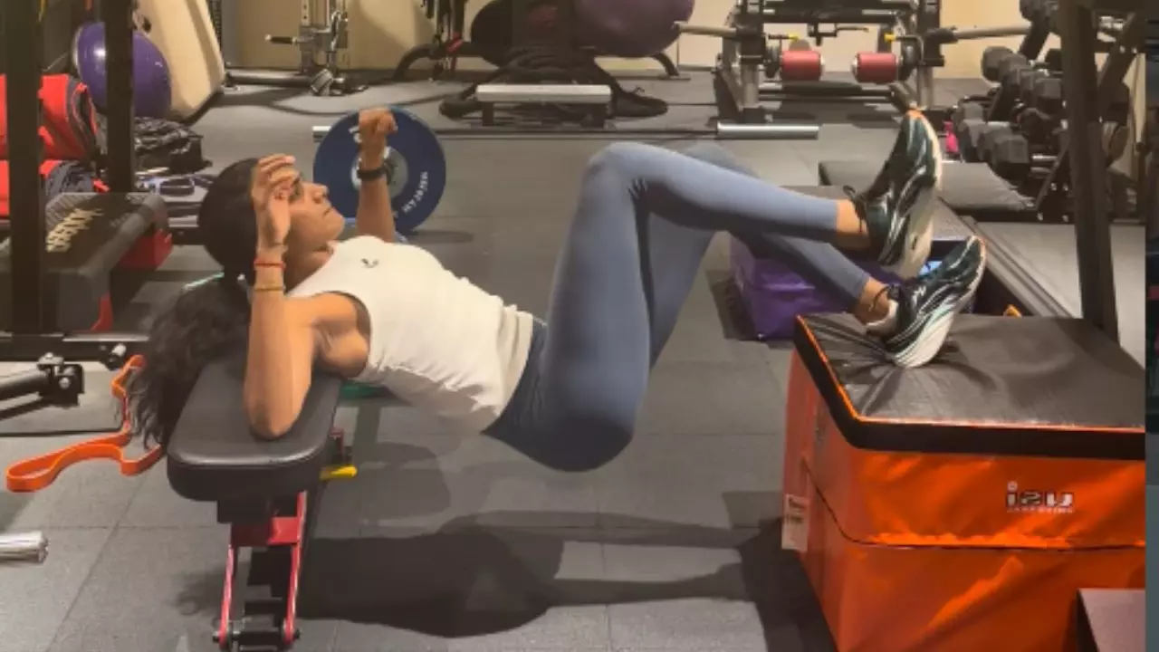 PV Sindhu करती हैं वन-लेग एक्सरसाइज, जानें इसके फायदे और किसे नहीं करना चाहिए