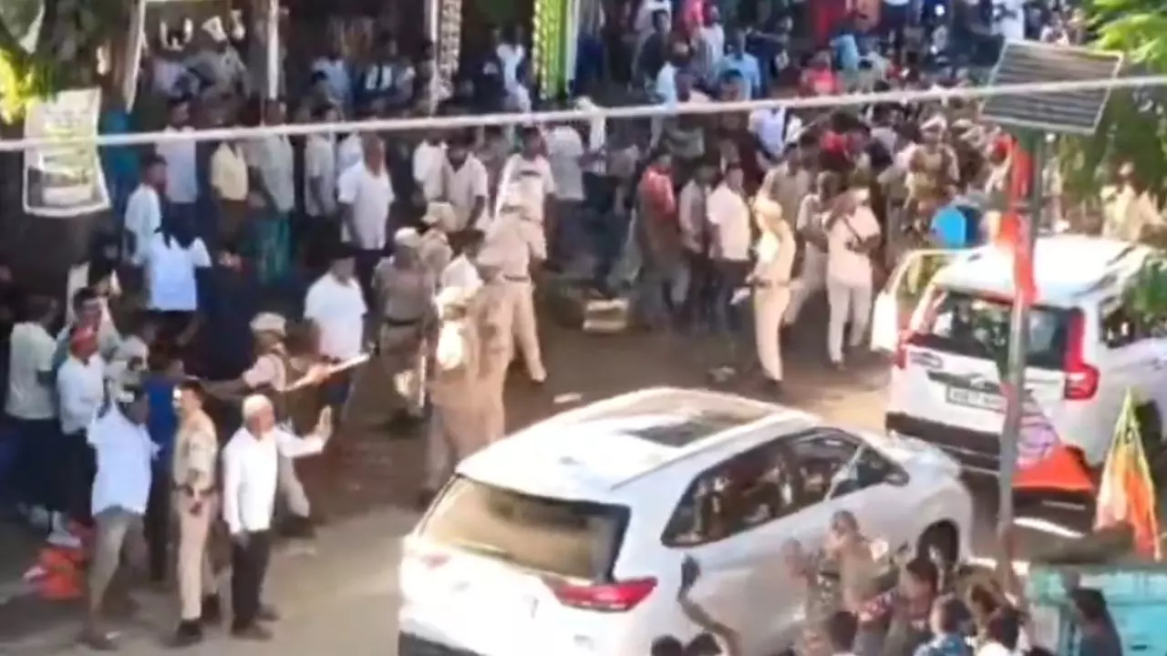 असम में कांग्रेस के काफिले पर पथराव का आरोप, गौरव गोगोई बोले- BJP बिना गुंडों के कुछ नहीं करती; नगांव में क्या हुआ?