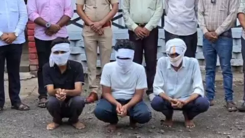 महाराष्ट्र के गणेश पंडाल के पास QR कोड का खेल, स्कैन करते ही खुला अश्लील Telegram ग्रुप; हर क्लिक पर ₹10-15 की कमाई! एक्शन में क्या महाराष्ट्र के गणेश पंडाल के पास QR कोड का खेल, स्कैन करते ही खुला अश्लील Telegram ग्रुप; हर क्लिक पर ₹10-15 की कमाई! एक्शन में क्या