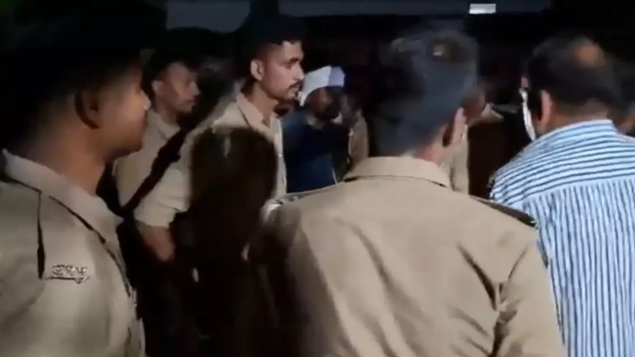 आजमगढ़ में पूजा पाठ के दौरान हंगामा! दो पंडित और पत्नी को गोलियों से भूना, खुद के साथ किया ये कारनामा- जानिए पूरी कहानी
