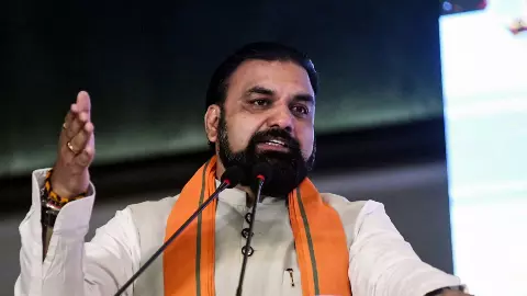 जमुई कांड: सम्राट चौधरी से हुआ ब्लंडर! पीड़ित परिवार की पहचान उजागर, कितनी देर में हटाया फोटो, क्या बनता है केस, कितनी सजा का प्रावधान? जमुई कांड: सम्राट चौधरी से हुआ ब्लंडर! पीड़ित परिवार की पहचान उजागर, कितनी देर में हटाया फोटो, क्या बनता है केस, कितनी सजा का प्रावधान?