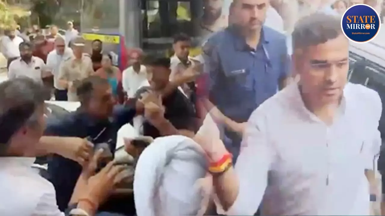VIDEO: मेरे परिवार को गाली दी थी... डिप्टी CM प्रवेश वर्मा ने बताया युवक को क्यों मारा थप्पड़? केजरीवाल ने की गिरफ्तारी की मांग