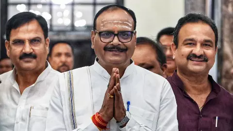 नौकरी के चक्कर में मत पड़ो, 4 घंटे टैक्सी चलाओं..., क्यों दिया डिप्टी सीएम ब्रजेश पाठक ने ऐसा बयान, जिसपर पर मचा बवाल- देखें वीडियो नौकरी के चक्कर में मत पड़ो, 4 घंटे टैक्सी चलाओं..., क्यों दिया डिप्टी सीएम ब्रजेश पाठक ने ऐसा बयान, जिसपर पर मचा बवाल- देखें वीडियो