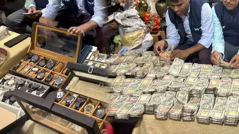 5 Plots, 3 फ्लैट्स, 80 लाख कैश और 52 लाख की ज्वेलरी, बिहार के अफसर पति-पत्नी के ठिकानों पर छापे, क्या-क्या मिला? 5 Plots, 3 फ्लैट्स, 80 लाख कैश और 52 लाख की ज्वेलरी, बिहार के अफसर पति-पत्नी के ठिकानों पर छापे, क्या-क्या मिला?