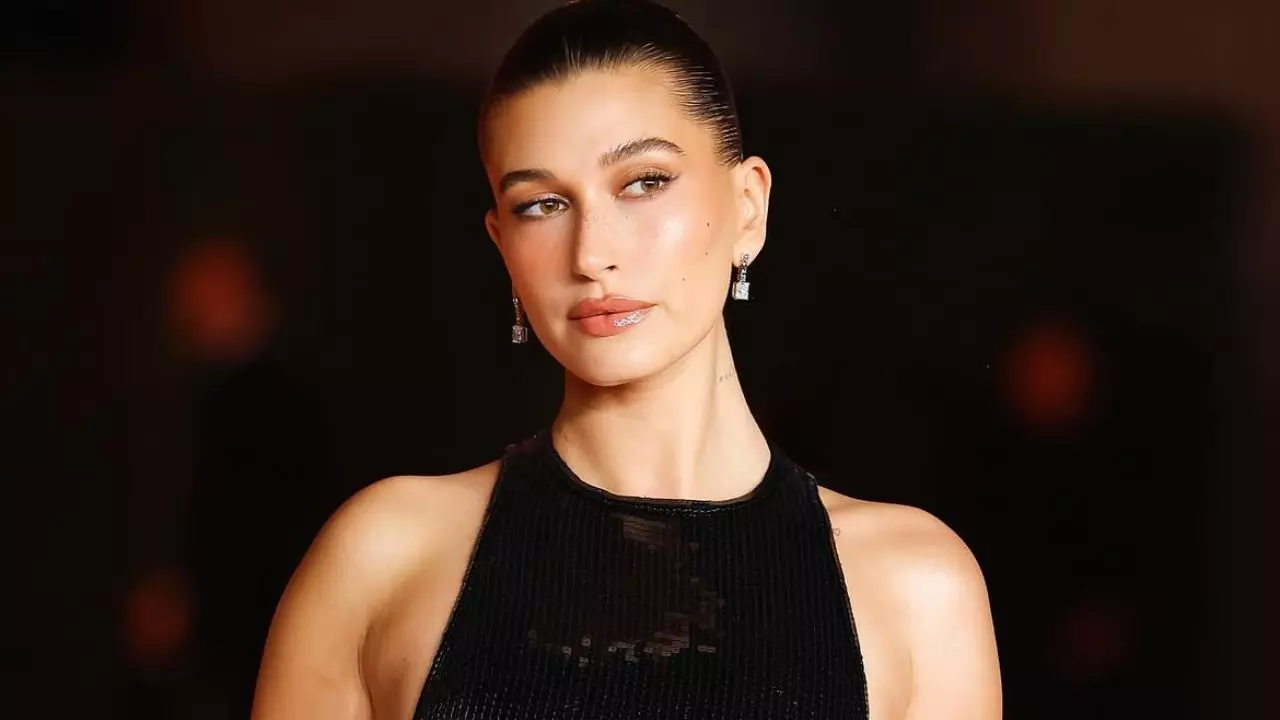 Hailey Bieber की Glass Skin का राज है Glazing Milk, जानें इसके फायदे, इस्तेमाल और किन्हें करना चाहिए स्किप