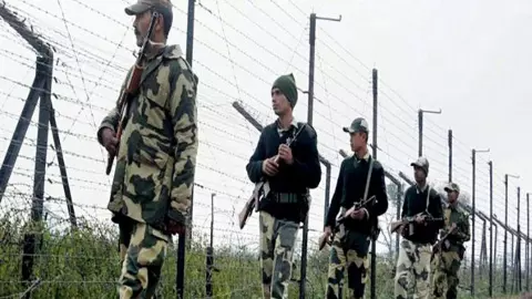 Punjab Border पर 2 लोगों की मौत से India-Pakistan में तनाव, दोनों देशों ने एक-दूसरे के राजनयिक बुलाए Punjab Border पर 2 लोगों की मौत से India-Pakistan में तनाव, दोनों देशों ने एक-दूसरे के राजनयिक बुलाए