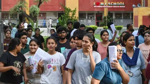 13 आरोपी और 422 दस्तावेज... NEET पेपर लीक केस में CBI की आखिरी चार्जशीट में नहीं होगा किसी अधिकारी का नाम, फिर फाइनल रिपोर्ट में क्या? 13 आरोपी और 422 दस्तावेज... NEET पेपर लीक केस में CBI की आखिरी चार्जशीट में नहीं होगा किसी अधिकारी का नाम, फिर फाइनल रिपोर्ट में क्या?