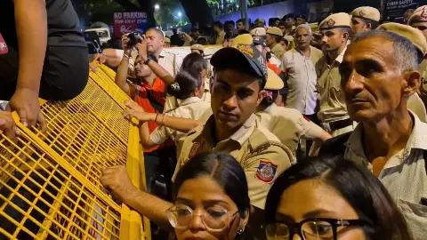 कैमरे छीने, गलत तरीके से छुआ और महिला पत्रकारों से बदसलूकी...10 Points में जानें आखिर जंतर-मंतर पर क्या हुआ? क्राइम ब्रांच करेगी जांच कैमरे छीने, गलत तरीके से छुआ और महिला पत्रकारों से बदसलूकी...10 Points में जानें आखिर जंतर-मंतर पर क्या हुआ? क्राइम ब्रांच करेगी जांच