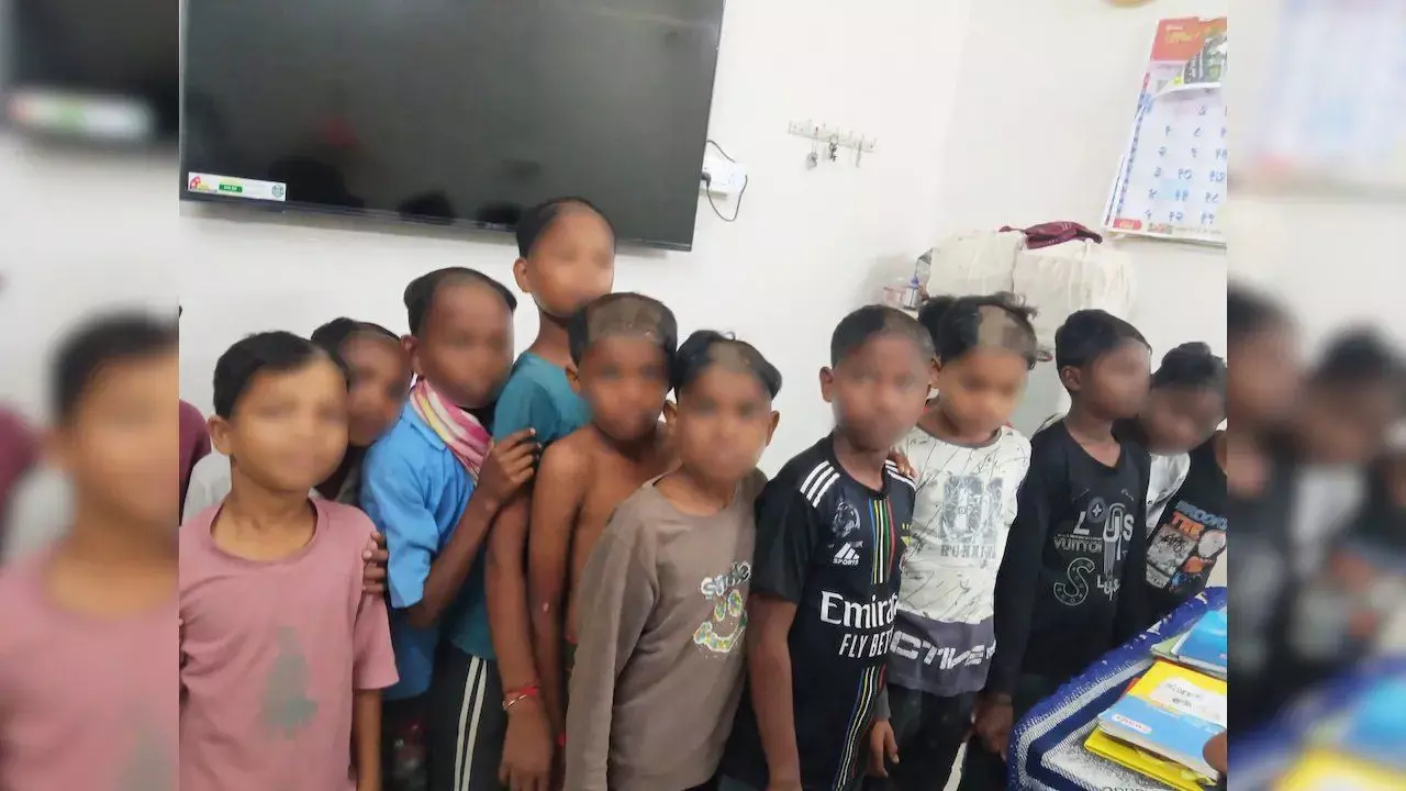 82 बच्चों के सिर पर चला दिया ट्रिमर, महाराष्ट्र के इस आश्रम स्कूल में ऐसा क्या हुआ छात्रों को कर दिया आधा गंजा