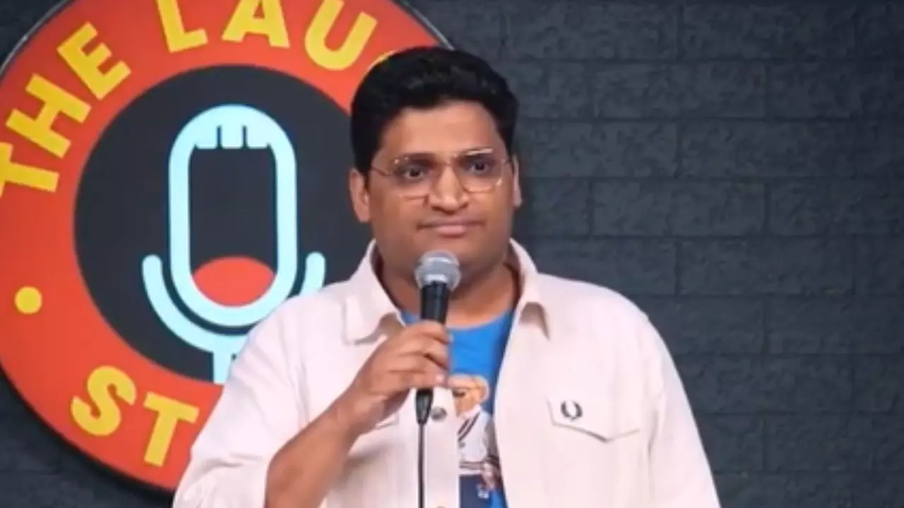 क्या नाम है यादवनी, महिला को लेकर जातिगत टिप्पणी करने वाले कॉमेडियन गौरव गुप्ता कौन? सोशल में यूजर्स लगा रहे क्लास