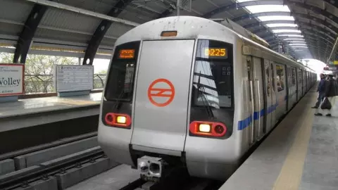 दिल्ली मेट्रो में सीट पर विवाद और फिर 48 साल के शख्स की हत्या, पूर्व IAS ऑफिसर और बेटे पर लगे गंभीर इल्जाम, आखिर क्या है पूरा मामला? दिल्ली मेट्रो में सीट पर विवाद और फिर 48 साल के शख्स की हत्या, पूर्व IAS ऑफिसर और बेटे पर लगे गंभीर इल्जाम, आखिर क्या है पूरा मामला?