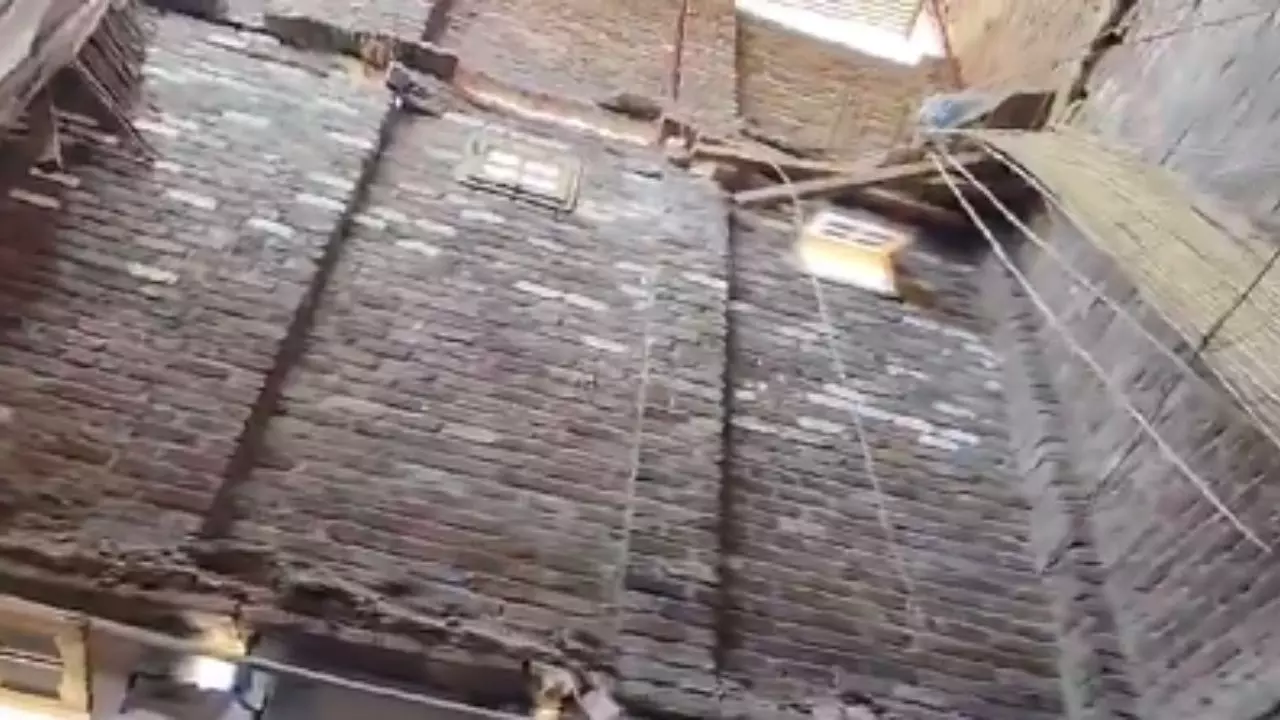 पाकिस्तान के पेशावर में बड़ी घटना, स्कूल की छत गिरने से 30 से ज्यादा बच्चों की मौत, इस साल का 7वां मामला, अब तक गईं कई जानें