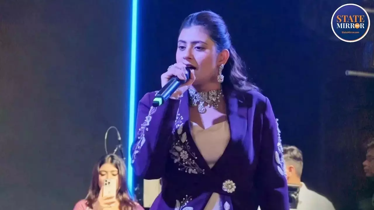 जिस कच्चा बादाम से Anjali Arora हुईं फेमस आज वही करता है उन्हें परेशान, कानपुर में बोले आयोजक- हमने लाखों रुपये खर्च किए, वो भड़ककर 15 मिनट में चली गईं