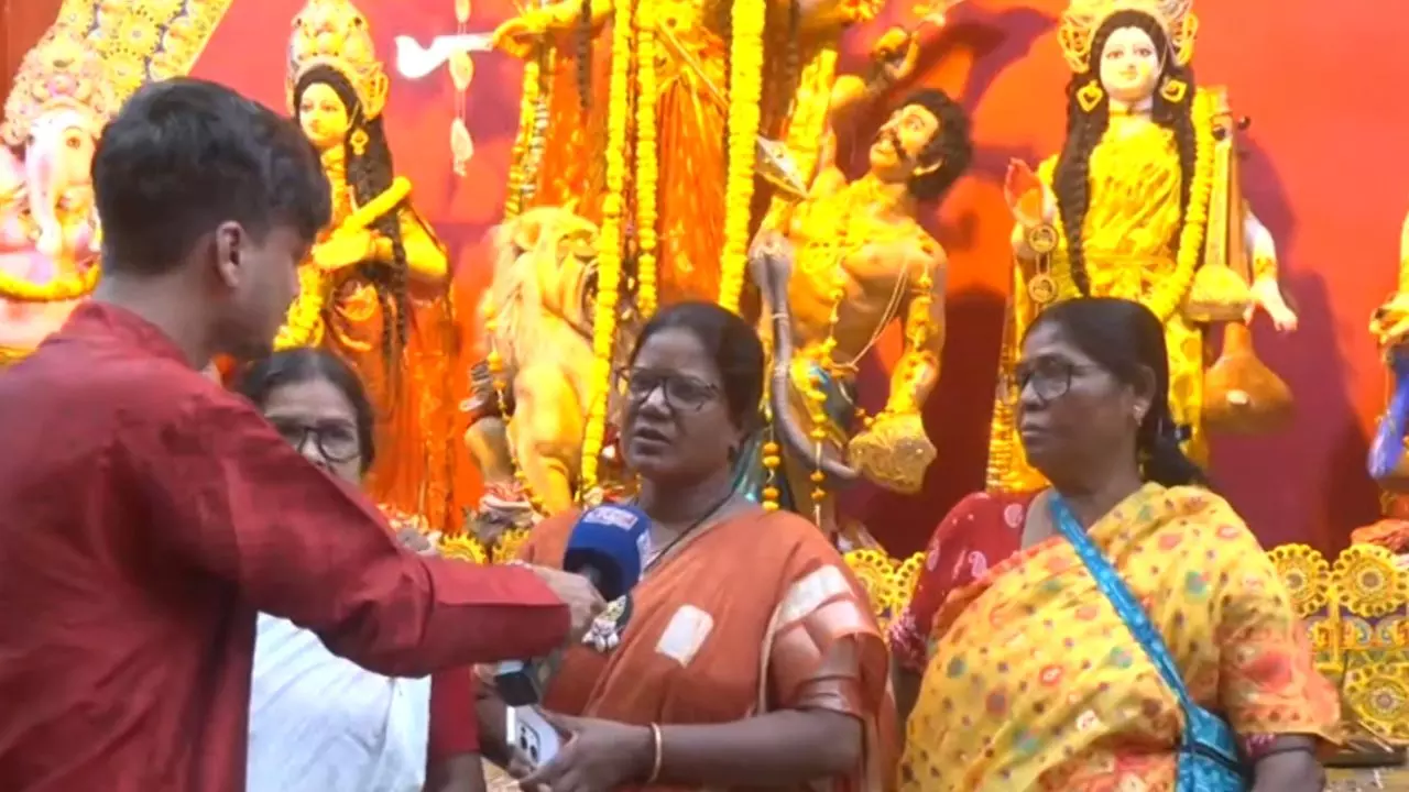 Exclusive: जिस सोनागाछी की मिट्टी से बनती है मां दुर्गा की मुर्ति, फिर उन्हीं महिलाओं को पूजा से क्यों रखा था दूर? HC तक पहुंची थी लड़ाई