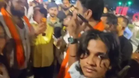 तुम्हारे बेटी नफीज के साथ, झारखंड में मुस्लिम दोस्त के साथ डांडिया खेल रही थी लड़की, हिंदू संगठन ने काटा बवाल, मंत्री बोले- ये UP नहीं... तुम्हारे बेटी नफीज के साथ, झारखंड में मुस्लिम दोस्त के साथ डांडिया खेल रही थी लड़की, हिंदू संगठन ने काटा बवाल, मंत्री बोले- ये UP नहीं...