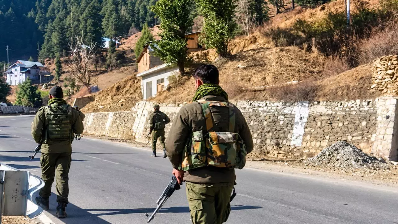 4 महिलाओं से अफेयर, 2 कर्नलों की पत्नियां भी शामिल...आर्मी मेजर पर गंभीर आरोप, जानें सेना में एक्स्ट्रामेरिटल अफेयर की क्या है सजा