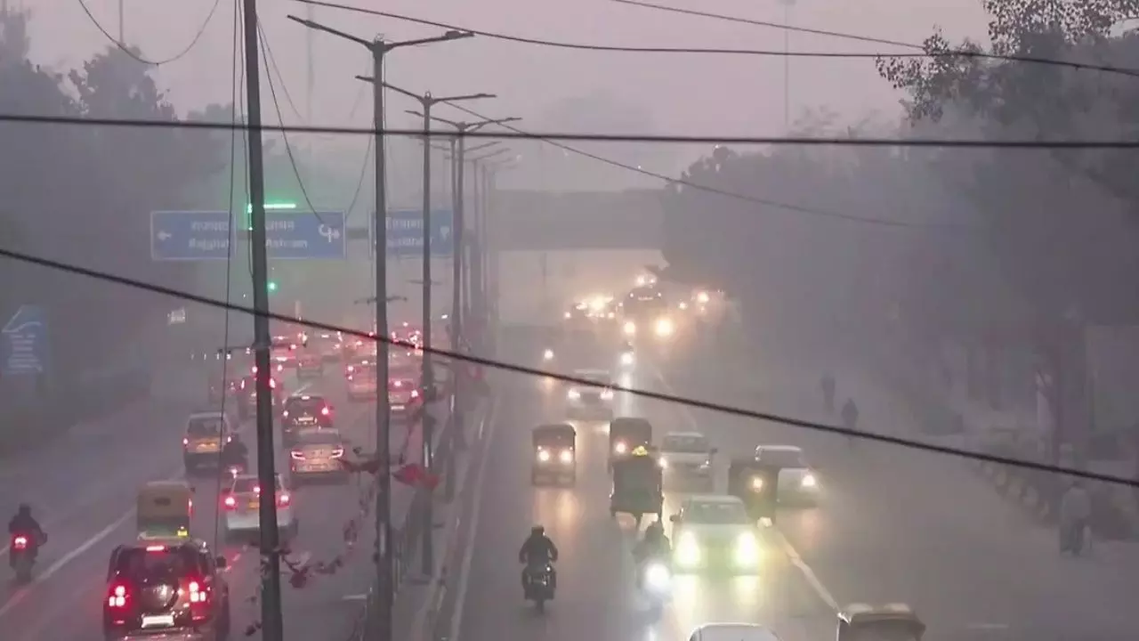 Delhi-NCR में GRAP-1 लागू: नोएडा में AQI 258, जानें गाड़ी से लेकर निर्माण तक क्या-क्या बदला?