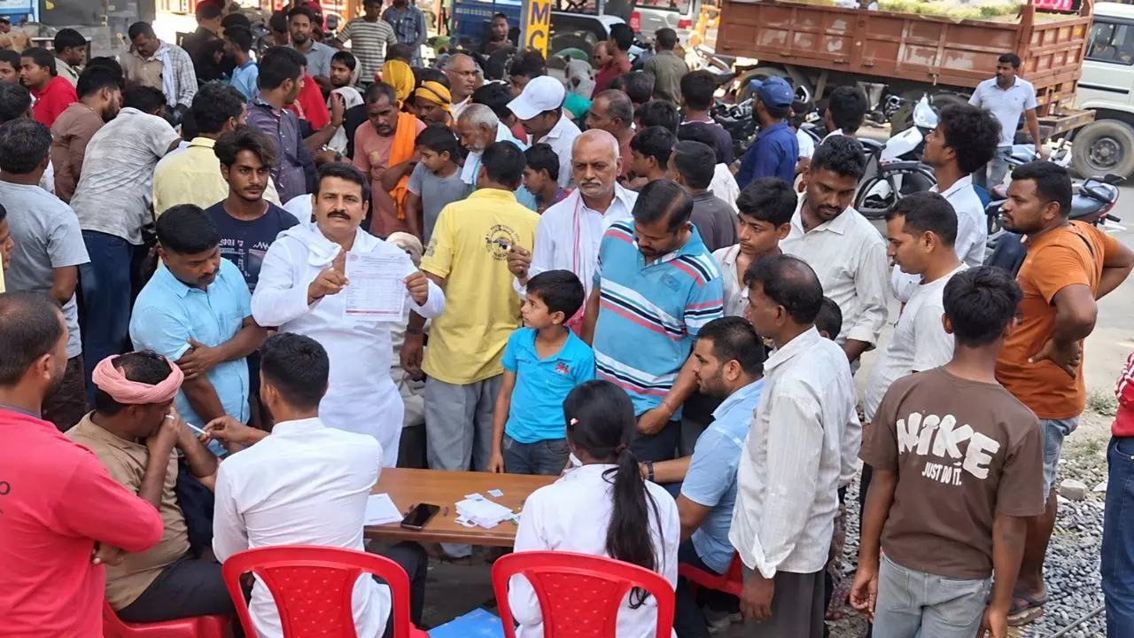 दुर्गा पूजा में चरणामृत पीने के बाद UP के इस गांव में 450 लोगों ने क्यों लगवाई रेबीज वैक्सीन? 8 पॉइंट में पूरी कहानी