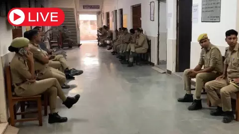 Aaj ki Taaza Khabar: गोरखपुर-फैजाबाद MLC चुनाव से पहले वोटरों को पैसे बांटने का आरोप! 2.41 लाख रुपये कैश के साथ 4 लोग हिरासत में Aaj ki Taaza Khabar: गोरखपुर-फैजाबाद MLC चुनाव से पहले वोटरों को पैसे बांटने का आरोप! 2.41 लाख रुपये कैश के साथ 4 लोग हिरासत में