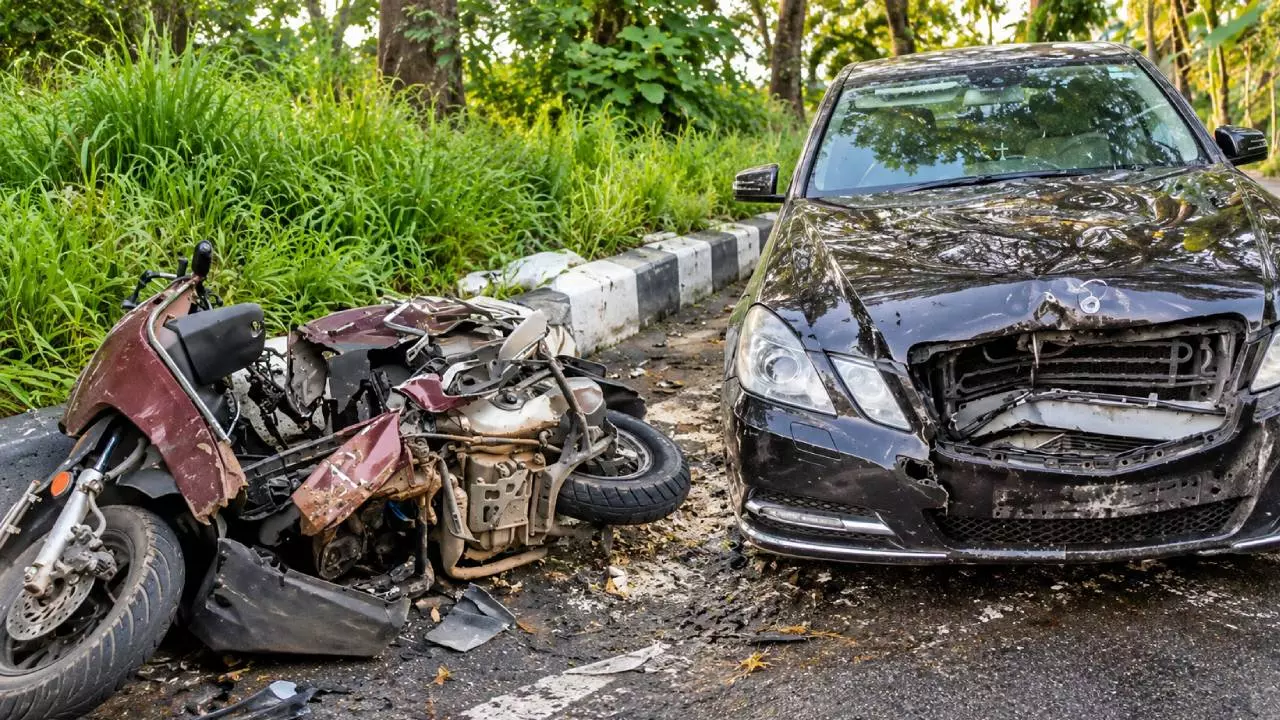कोच्चि में आधी रात मर्सिडीज का कहर, जज के नाबालिग बेटे ने स्कूटी सवार को उड़ाया, मौके पर ही मौत, पुलिस ने क्या लिया एक्शन?