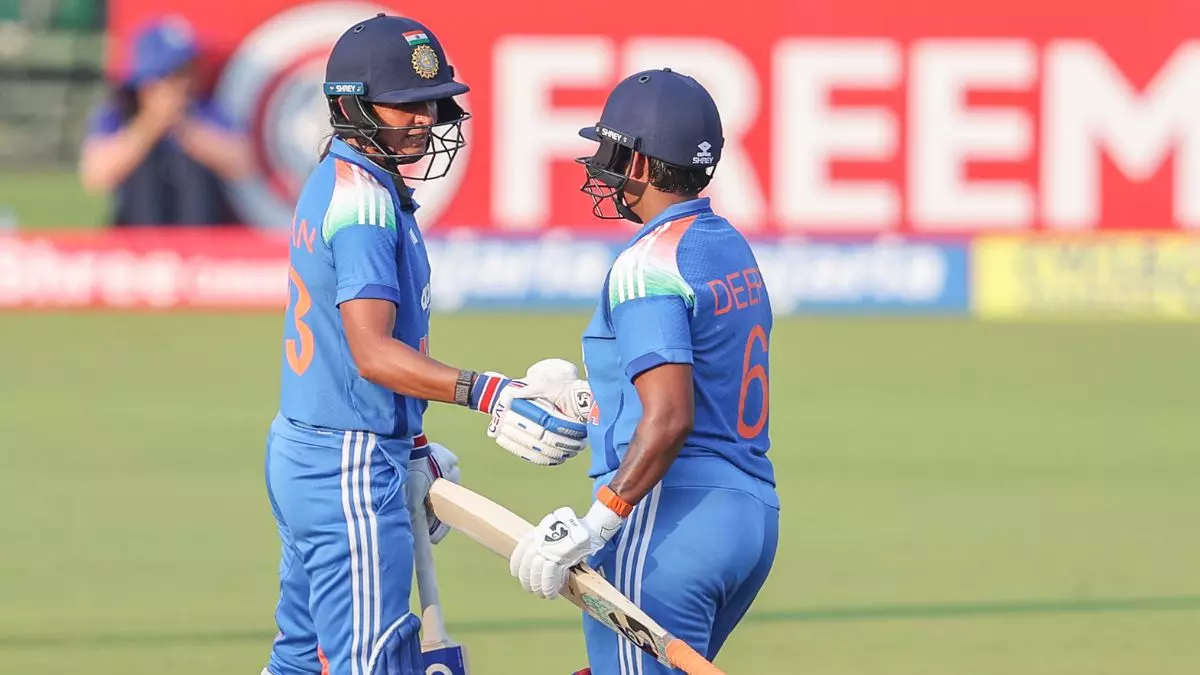 harmanpreet kaur deepti sharma century