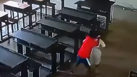 पकड़ा और जमीन पर पटककर मारा-पहले लात फिर ईंट से करता रहा हमला, पंचकूला में क्लास 3 के बच्चे की KG गर्ल से भयंकर क्रूरता